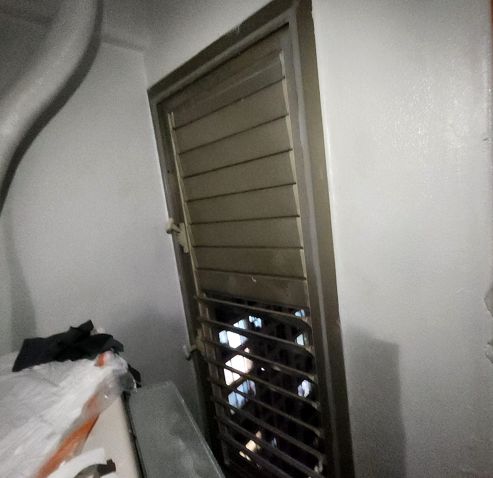 실외기실 루버창 완료 전경